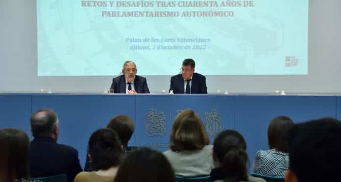 slide curso parlamentarismo autonómico Les Corts CEU