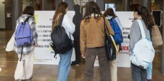 25 de noviembre: estudiantes conciencian sobre la violencia de control a través del móvil y las redes sociales