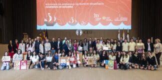 Exponen los cuadernos de bitácora que han dado la vuelta al mundo por colegios de seis países, emulando la primera travesía de Magallanes y Elcano