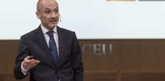 El CEO de Inditex describe en una conferencia en la CEU UCH el modelo de negocio de la multinacional española