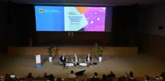 El conseller de Agricultura inaugura el IX curso de Sanidad Avícola en la CEU UCH