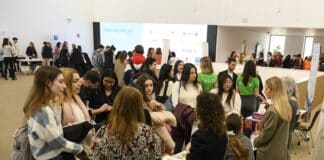 Más de 130 estudiantes y una veintena de empresas e instituciones, en la Feria de Empleo en Enfermería 2024