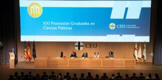 La alcaldesa de Valencia, madrina de graduación de la XXI Promoción en Ciencias Políticas