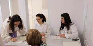Alumnos de Farmacia colaboran en un proyecto para la prevención del deterioro cognitivo en Alfara del Patriarca (Valencia)