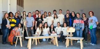 Diseñan y montan muebles para vecinos de Catarroja afectados por la DANA