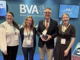 José Ignacio Redondo receives the Veterinary Record Impact Award 2025 in the UK