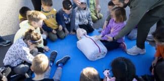 Estudiantes de Enfermería del CEU preparan a los niños y los maestros para salvar vidas