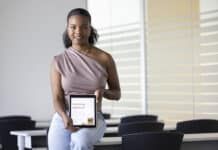 Una estudiante del CEU de Castellón crea una plataforma digital que conectará a los enfermeros con la oferta laboral de España