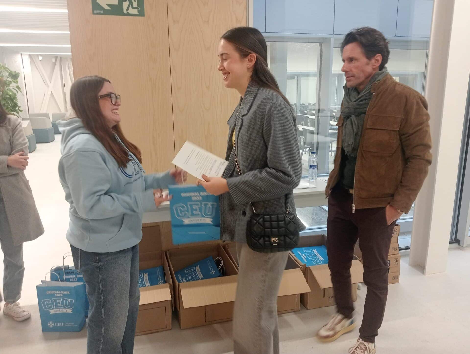 Jornada de puertas abiertas CEU Elche reúne a 200 estudiantes