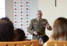 El subdelegado de Defensa en Castellón aborda la importancia de la salud y el deporte en las Fuerzas Armadas