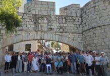 Los alumnos de la AUEX visitan Peñíscola La AUEX visita Peñíscola