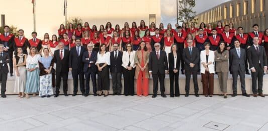 La Facultad de Derecho, Empresa y Ciencias Políticas celebra las graduaciones de sus nuevas promociones de estudiantes
