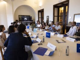 La CEU UCH reúne a empresarios y directivos para hablar sobre el impacto de la IA en el mundo empresarial en Villa Elisa Jornada IA con empresarios