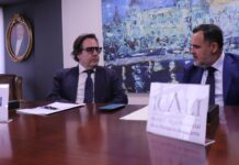 El CEU y el ICALI tienden un puente estable entre la universidad y la abogacía alicantina Álvaro Antón e Ignacio Gally durante la firma del convenio entre el CEU y el ICALI