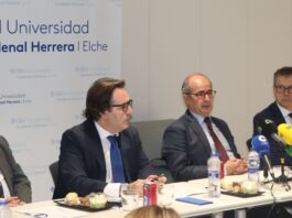 El Grado en Medicina del CEU en Elche apuesta por devolver al paciente al centro del acto médico
