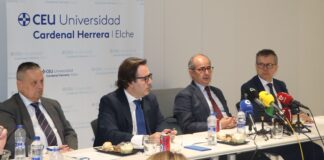 El Grado en Medicina del CEU en Elche apuesta por devolver al paciente al centro del acto médico