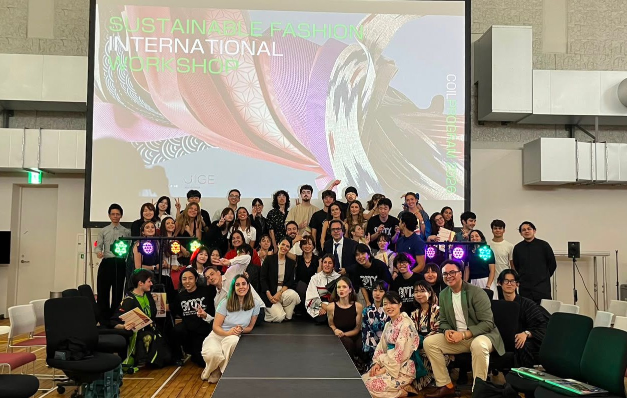 Estudiantes del CEU y de universidades japonesas presentan yukatas sostenibles en Japón.
