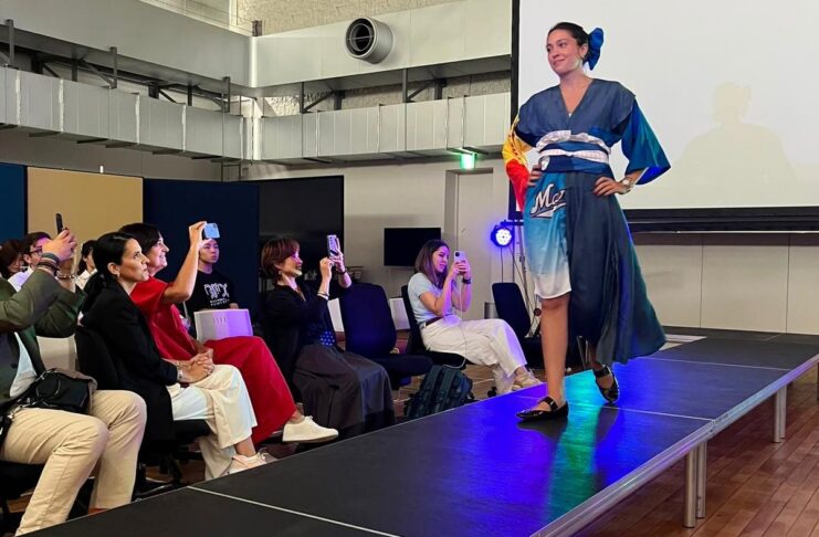 Japón como aula: estudiantes del CEU convierten la movilidad internacional en un proyecto de diseño sostenible Estudiantes del CEU y de universidades japonesas presentan yukatas sostenibles en Japón.