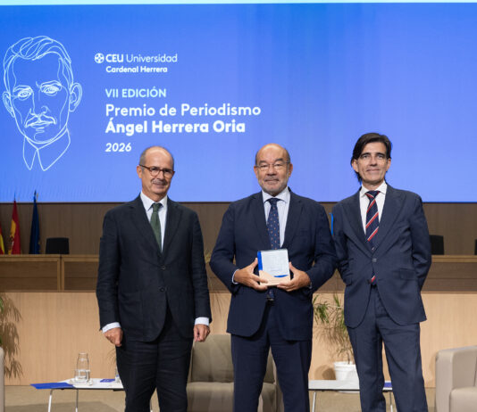 La CEU UCH reconoce la trayectoria de Ángel Expósito con el VII Premio Ángel Herrera Oria de Periodismo