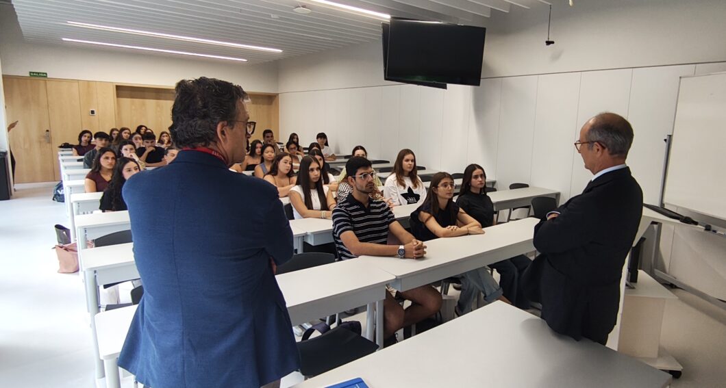Primer claustro de profesores del Grado en Medicina del CEU en Elche