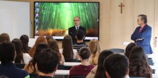 La primera lección de Medicina empieza antes de entrar en consulta Primer claustro de profesores del Grado en Medicina del CEU en Elche