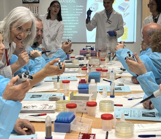 El Plan Nacional de Resistencia a los Antibióticos del Ministerio de Sanidad premia el proyecto de divulgación “Pueblos con-Ciencia” del equipo SWICEU