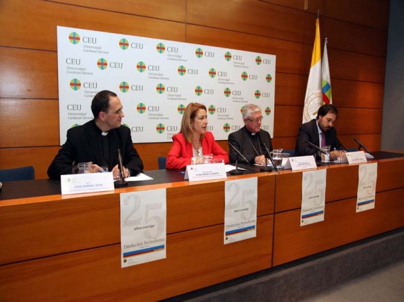 De izda. a dcha., José G. Vera, Rosa Visiedo, monseñor Piris y Elías Durán en el acto de apertura. / CEU – UCH