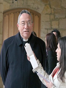 Silvia Palomino entrevista al Cardenal de Tegucigapa. / Silvia Blas