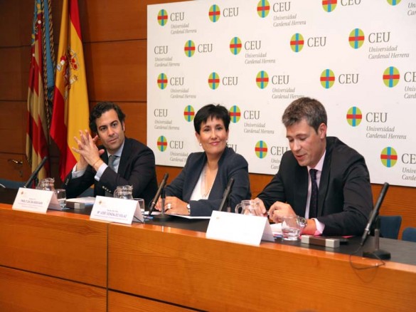Pablo Zalba, Mª José González y Daniel Marco durante la ponencia. / CEU-UCH