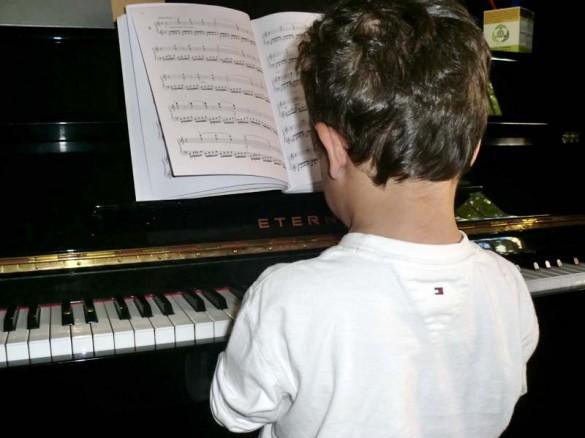 Isham invierte su tiempo libre en jugar a tocar el piano. / BSL