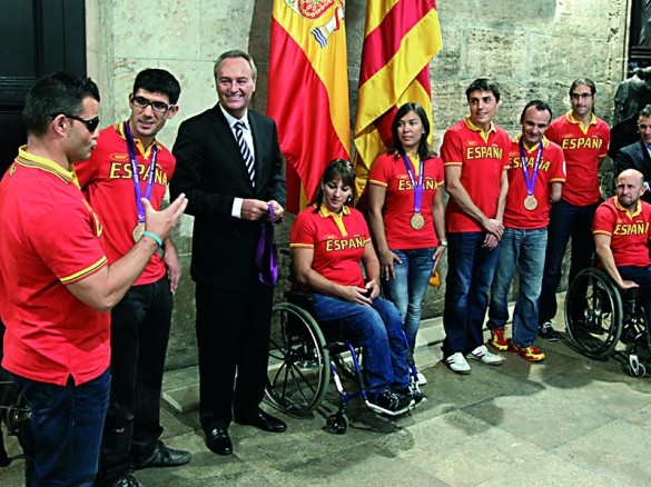 Intregrantes valencianos del equipo paralímpico español que participó en Londres 2012, recibidos por el presidente de la Generalitat Valenciana, Alberto Fabra / Foto: GVA.