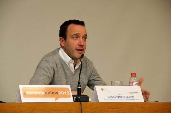 Guillermo Navarro durante la conferencia en Naranja Below. / Foto: CEU