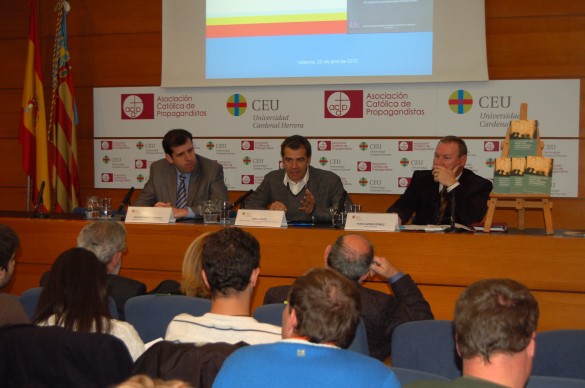 Marco, Cantó y Aznar, durante la presentación del libro / CEU.