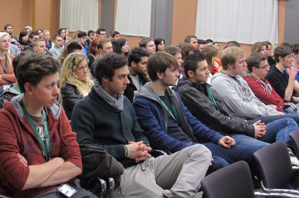 Alumnos del IP Ecommotive durante una de las charlas celebrada en la Universidad CEU Cardenal Herrera.