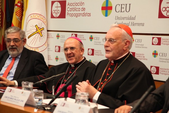 Vicente Navarro de Luján, el arzobispo de Valencia y el cardenal Amigo / Foto: CEU.