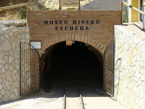 Puerta de acceso al interior de la mina / Foto: Museo Minero de Escucha.