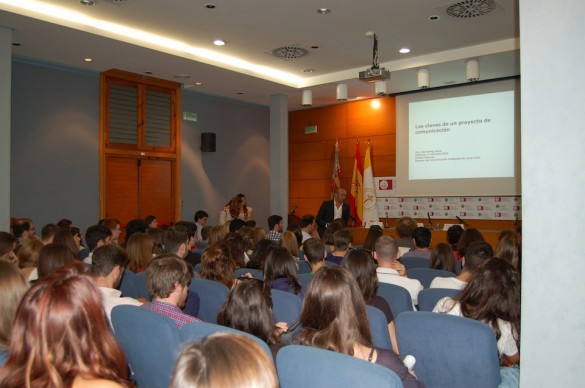 El director de Comunicación de Coca-Cola España, durante la conferencia