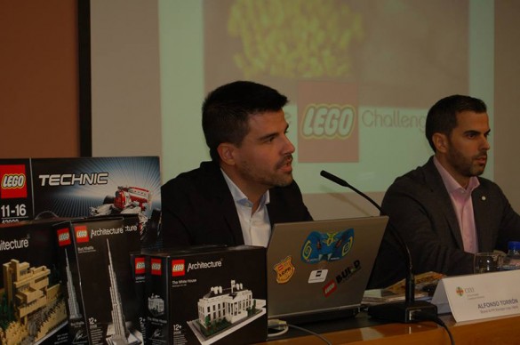 Alfonso Torrón, responsable de Relaciones Públicas de LEGO durante la presentación. Fuente: CEU.