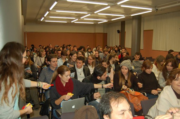Los alumnos durante la presentación. Fuente: CEU. 