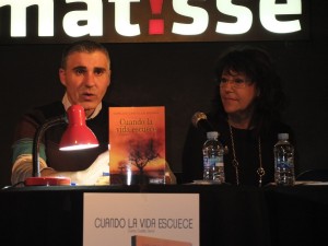 Carlos Castilla en la presentación del libro