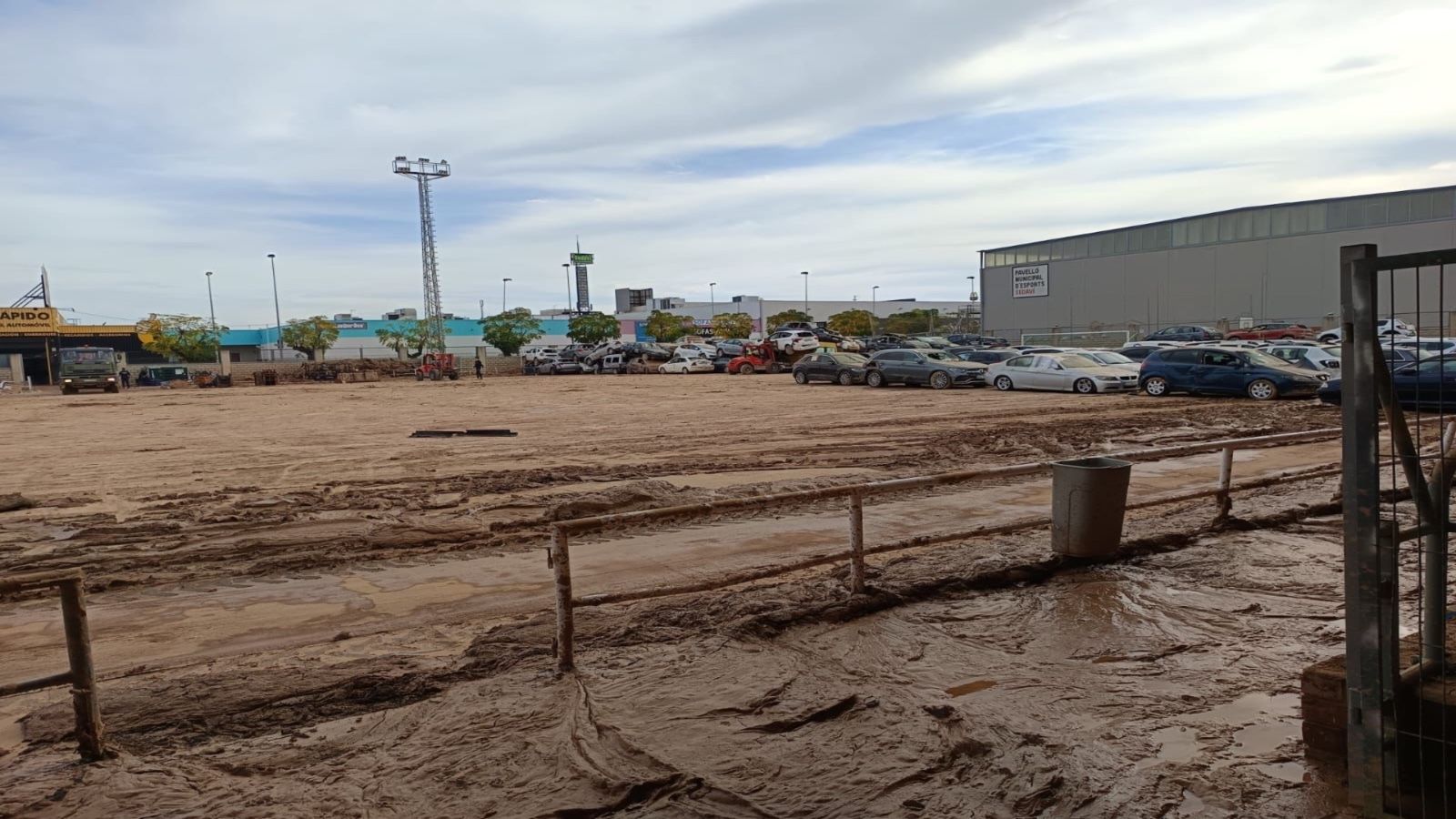 WhatsApp Image 2025-05-12 at 13.20.21 El campo del Atlético Sedaví tras las inundaciones por la DANA