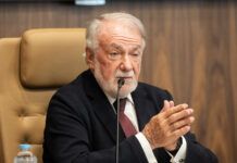 Mayor Oreja advierte en la CEU UCH sobre una “crisis de la verdad” en la política española