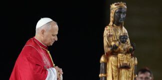 León XIV pide dejar “las corazas que han endurecido poco a poco el corazón” a los pies de la Virgen de Montserrat