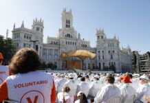 Más de un millón de creyentes participan junto a León XIV en la procesión del Corpus en Madrid
