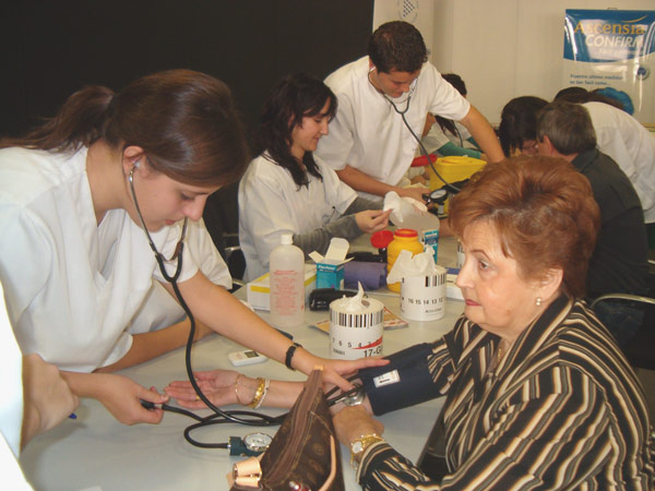 Hospitales, clínicas y numerosos centros de salud de la provincia de Alicante acogen en prácticas a los estudiantes de la CEU-UCH en Elche.